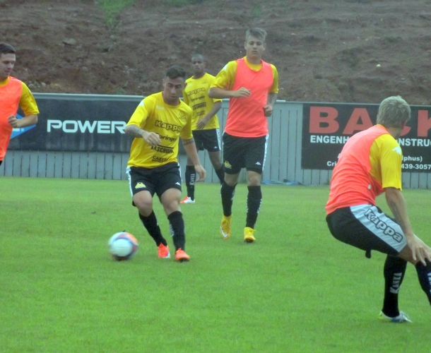 Criciúma realiza treino no CT