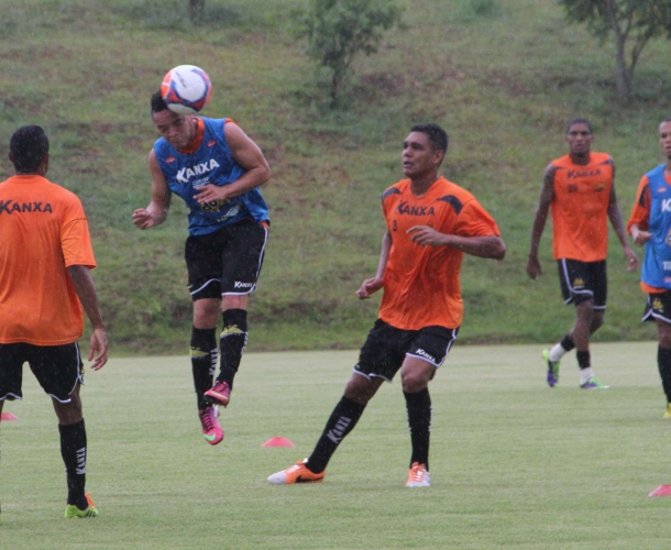 Criciúma realiza treino tático no CT