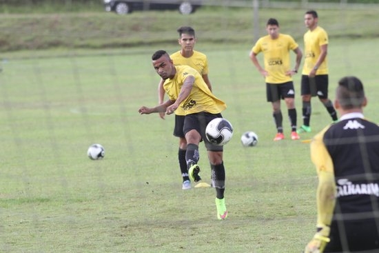 Criciúma recebe o Brusque