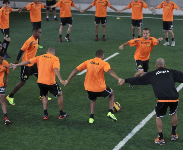 Criciúma recebe o Vitória