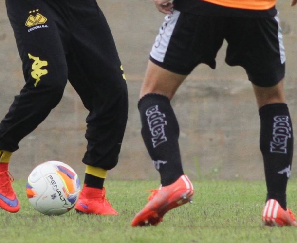 Criciúma relaciona 22 jogadores