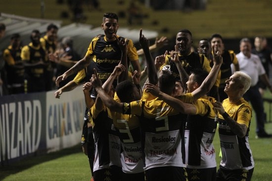 Criciúma se despede de 2015 com vitória