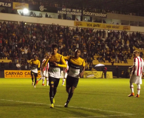Criciúma supera o Náutico