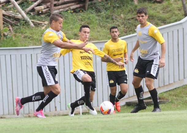 Criciúma trabalha parte tática no CT