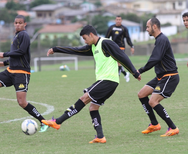 Criciúma treina antes de viagem a Curitiba