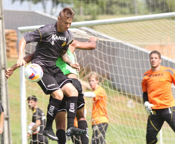 Criciúma treina jogadas de ataque e defesa
