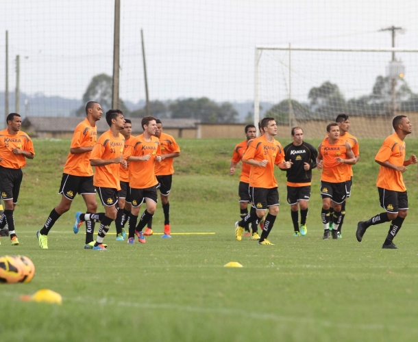 Criciúma treina parte tática no CT