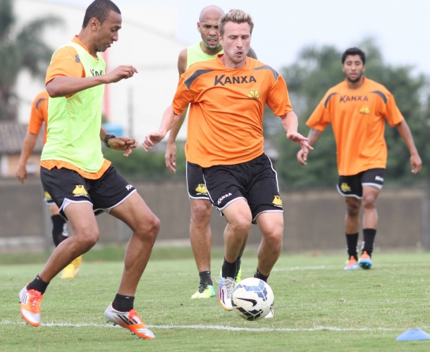Criciúma treina parte técnica e tática