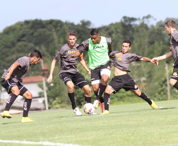 Criciúma treina parte técnica no CT