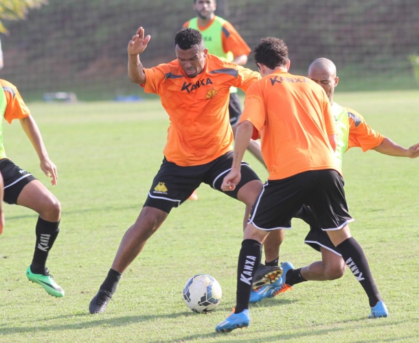 Dal Pozzo promove treino tático e faz ajustes