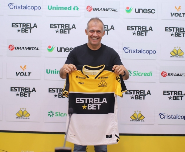 Eduardo Baptista é apresentado oficialmente
