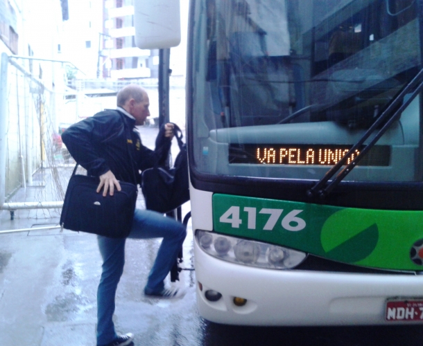 Elenco de atletas embarca para Campinas