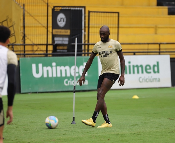 Elenco faz mais um treino tático no HH