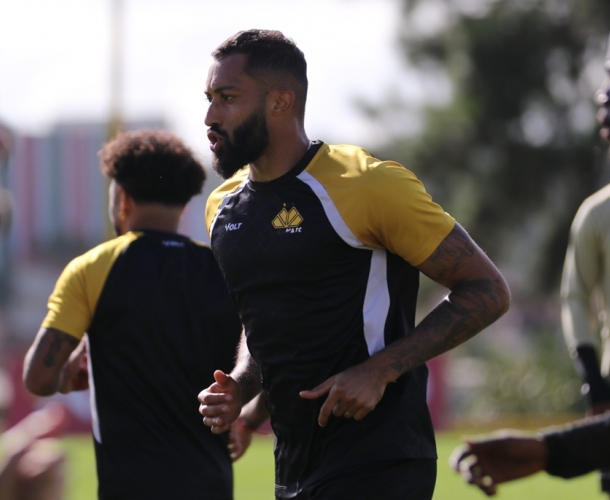 Elenco faz o penúltimo treino preparatório