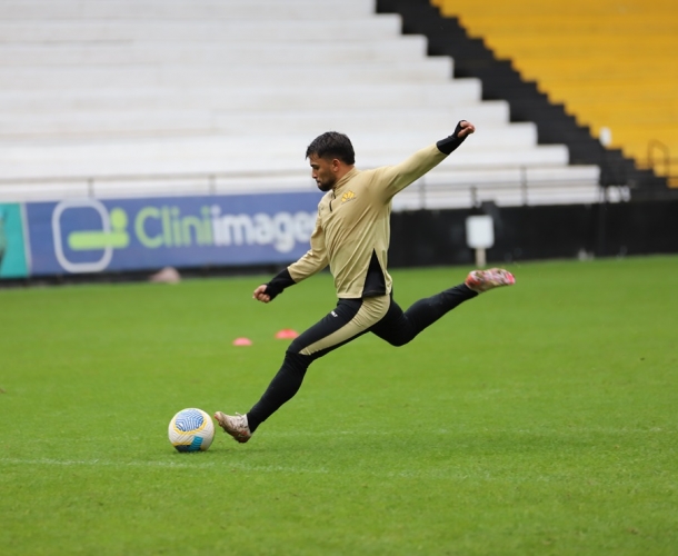Elenco faz treino tático no Majestoso
