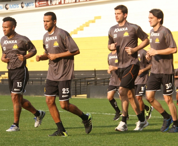 Elenco se reapresenta no HH