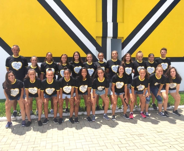 Equipe feminina disputa os Jogos Escolares