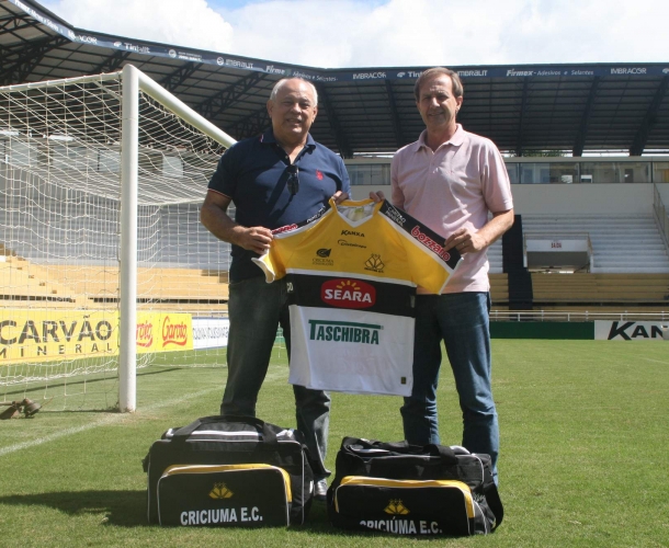 Equipe master ganha uniformes do Tigre