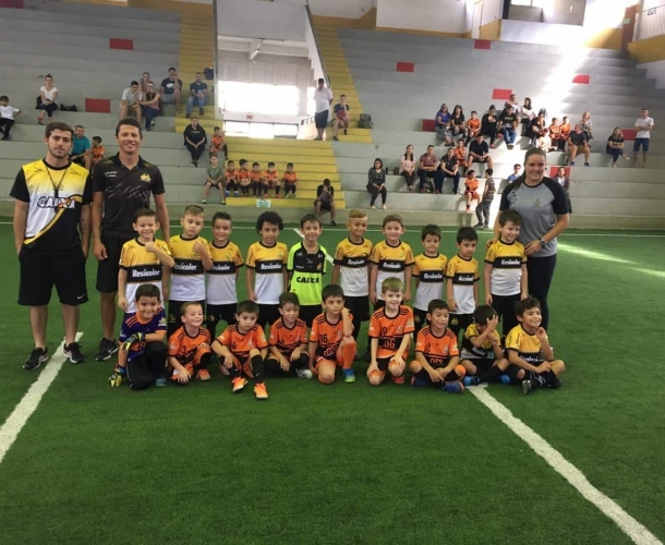 Escolinha do Tigre e Projeto Sementinhas participam de jogos de integração