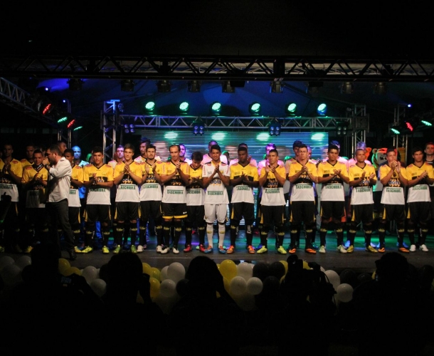 Festa tricolor na apresentação do elenco