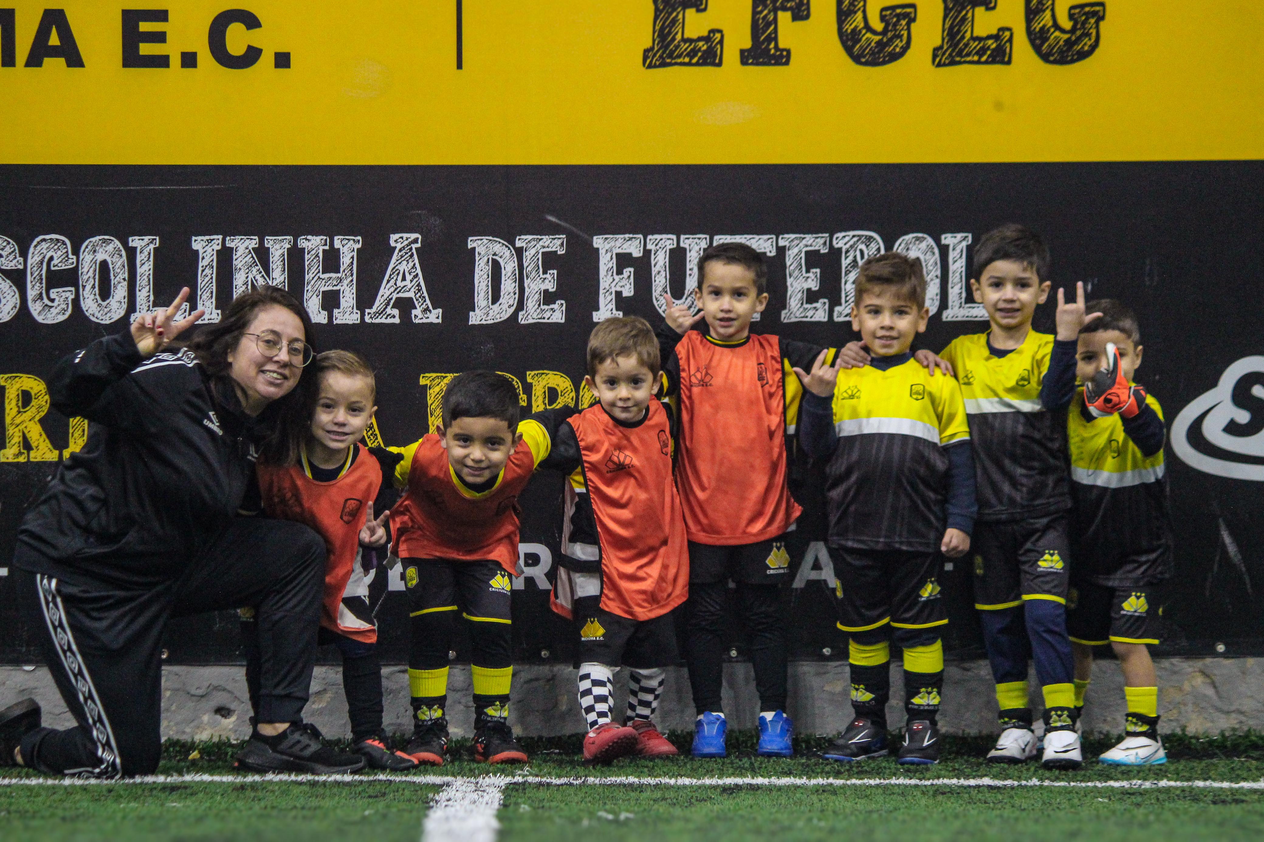 Festival Junino da escolinha de futebol reuniu 220 crianças