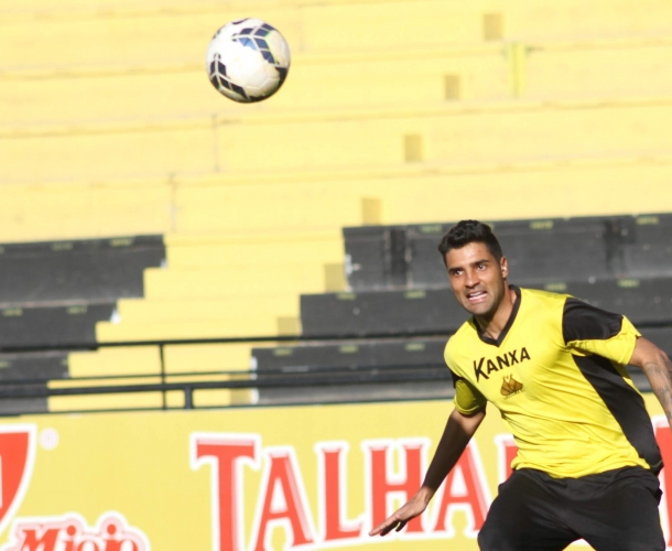 Giovanni feliz com momento Tigre