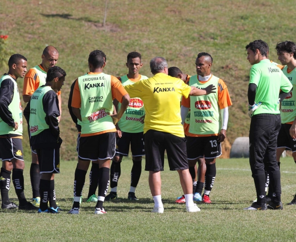 Grupo de atletas se reapresenta