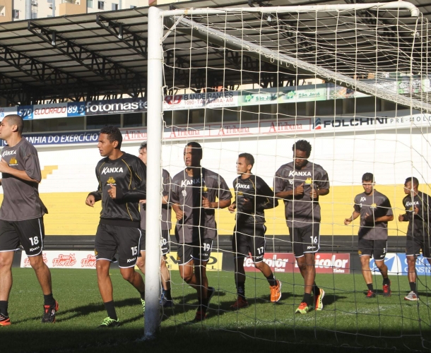 Grupo de atletas trabalha no HH