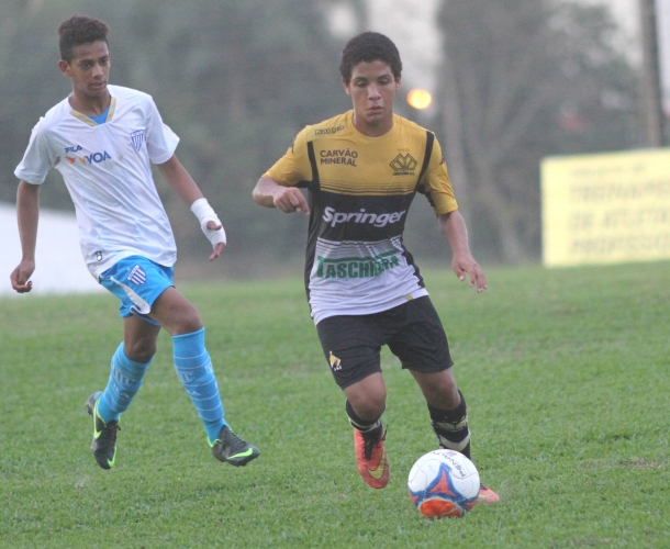 Infantil supera o Avaí no CT