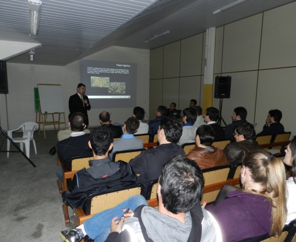 Integrantes da AJE visitam o Majestoso