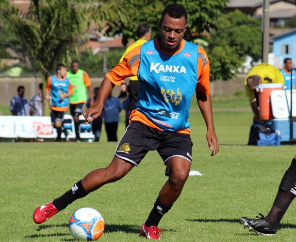 João Vitor crê em evolução nos treinos