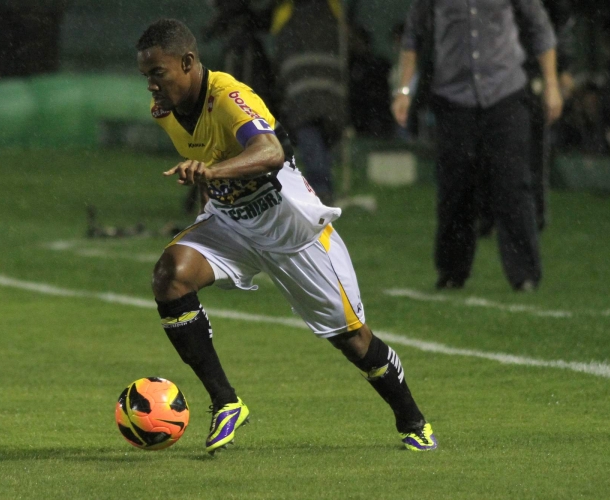 Lins focado para ajudar o Tigre