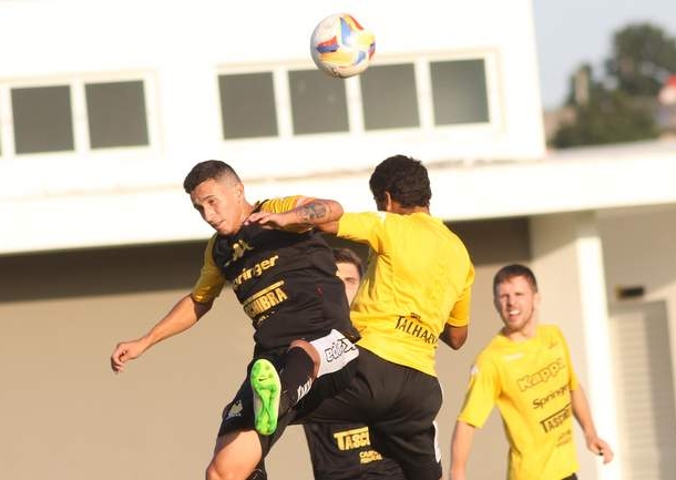 Luizinho comanda atividade tática no CT