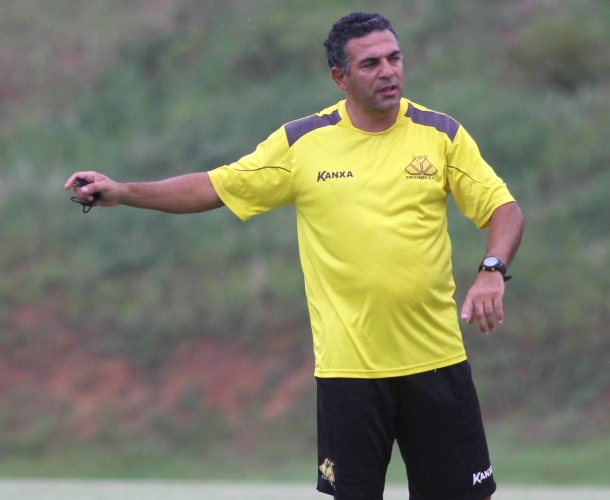 Luizinho termina interinidade com vitória