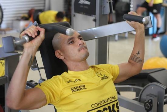 Manhã com trabalho de força no CT