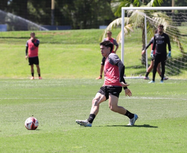 Manhã de domingo com treinamento técnico e tático