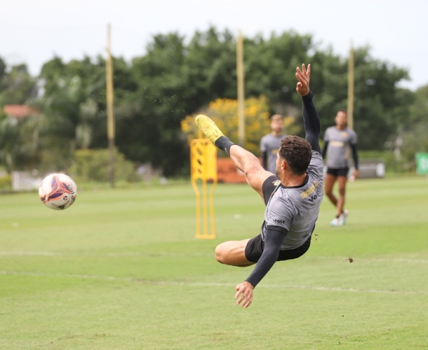 Manhã de intensa preparação técnica e tática
