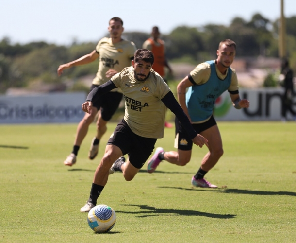Manhã de sábado com treinamento técnico e tático