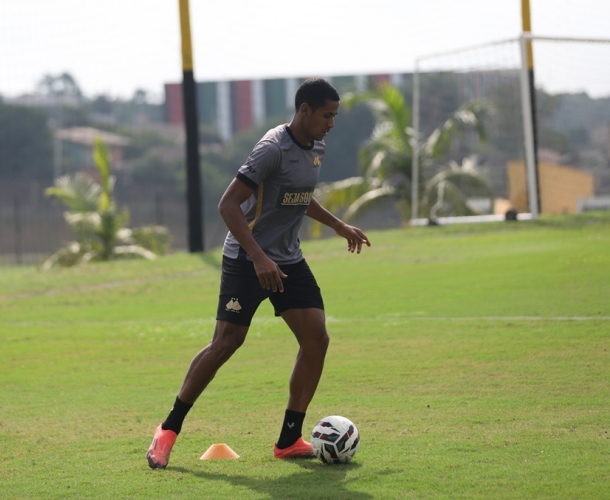 Manhã de treinamento técnico e tático no CT