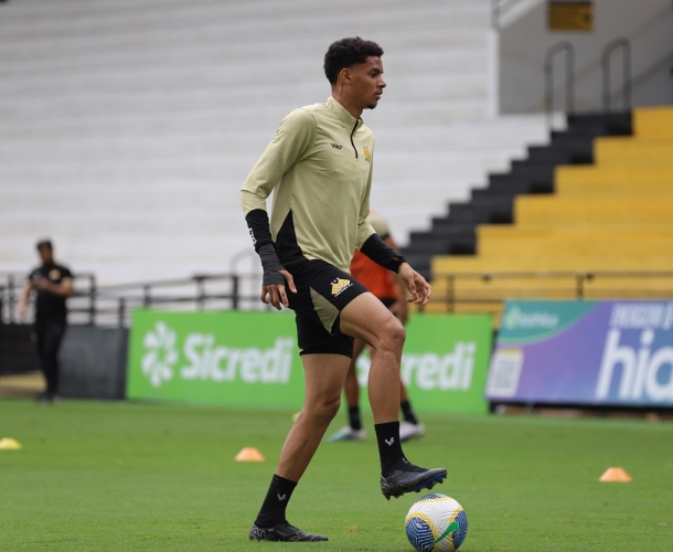 Manhã de treino tático no Heriberto Hülse