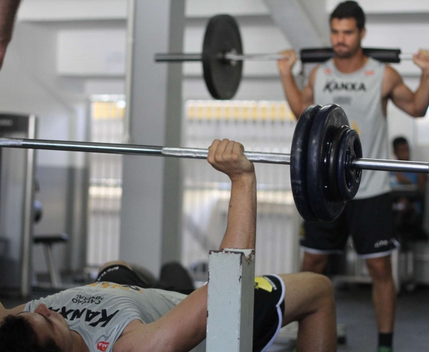 Na reapresentação, Tigre faz trabalho de força