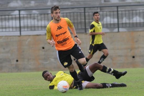 Não relacionados treinam com o Sub-20