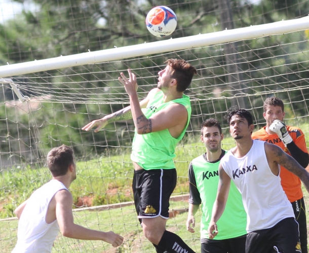No CT, atletas do Tigre treinam parte técnica