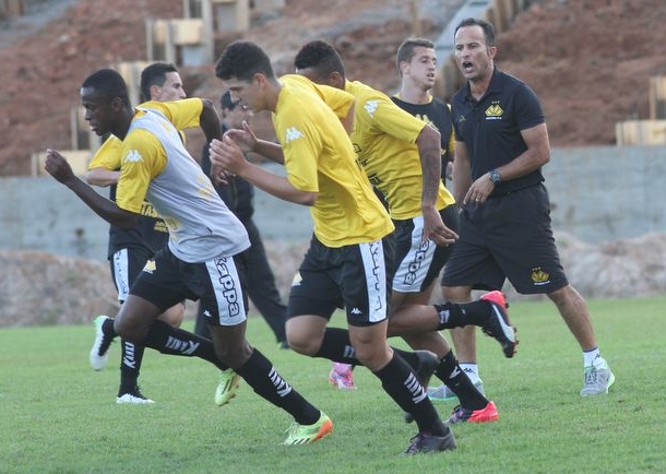 No CT, Tigre trabalha forte a parte física