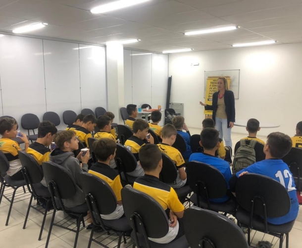 Psicóloga do Tigre realiza atividade com o Sub-11