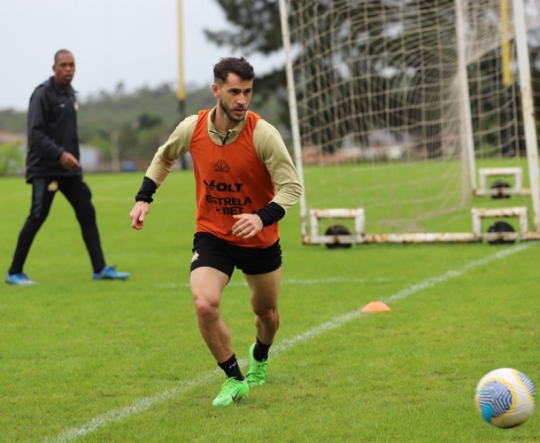 Quarta com treino técnico e tático no CT