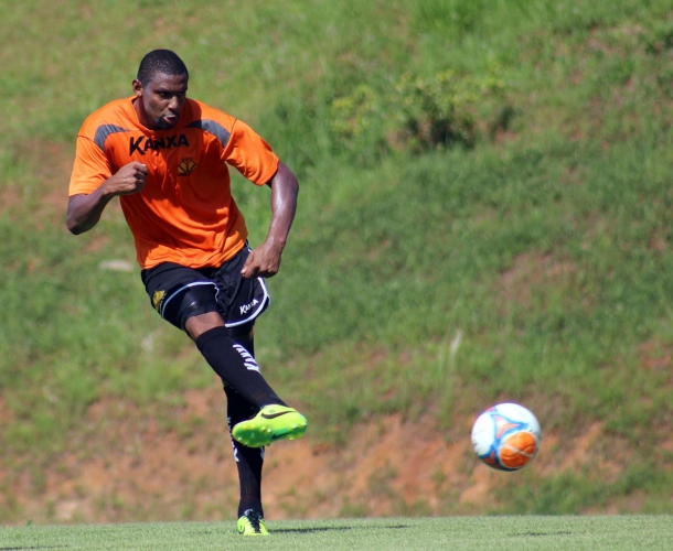 Rafael Donato motivado para estrear no Tigre