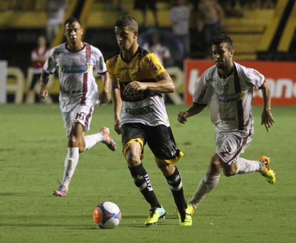 Rômulo feliz com sequência no Tigre