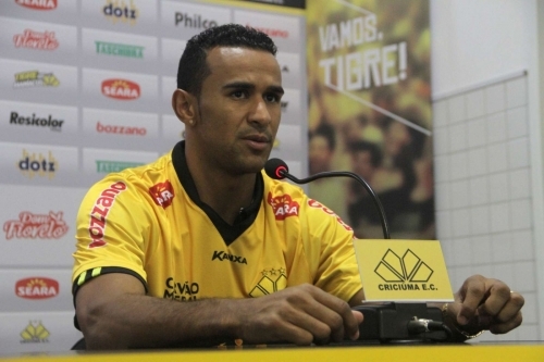 Serginho feliz com boa adaptação no Tigre