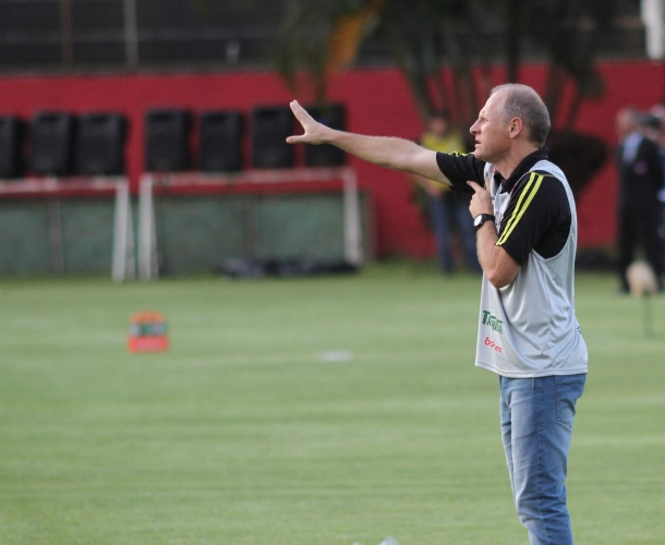 Sílvio Criciúma elogia empenho dos atletas